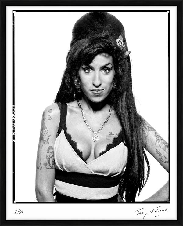 Amy Winehouse Portrait, 2008 — Limited Edition Print, framed - Terry O'Neill