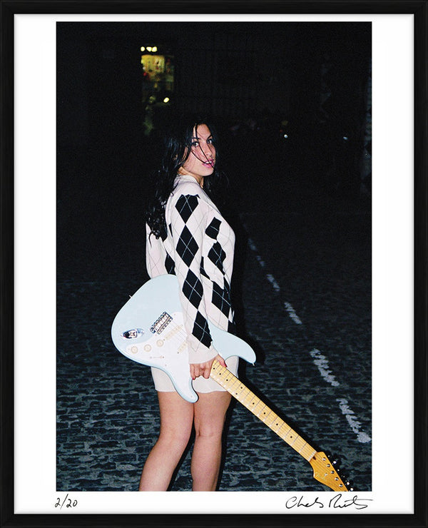 Amy Winehouse and her Stratocaster, 2003 — Limited Edition Print, framed - Charles Moriarty