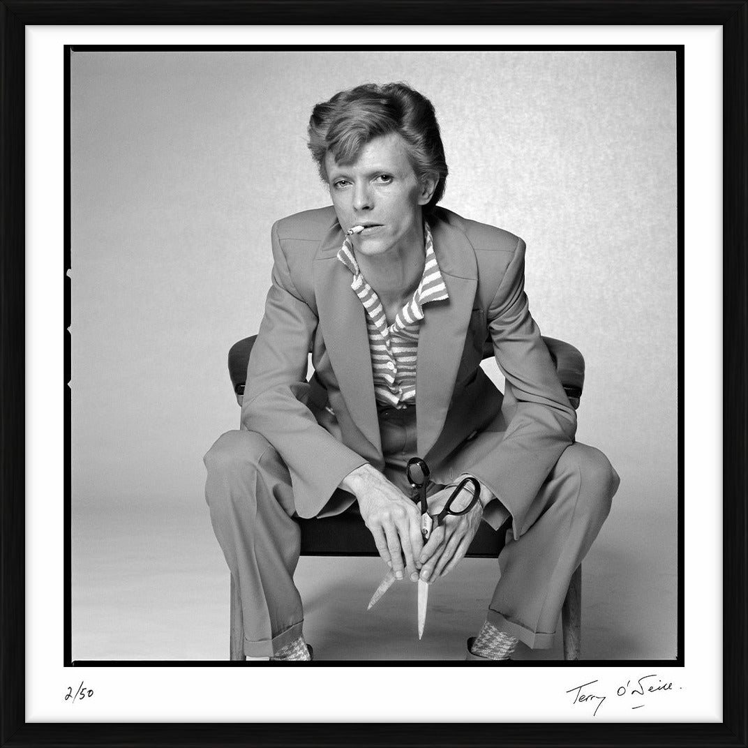 David Bowie in a mustard Burretti suit, 1974 by Terry O'Neill – Limited Edition Print.