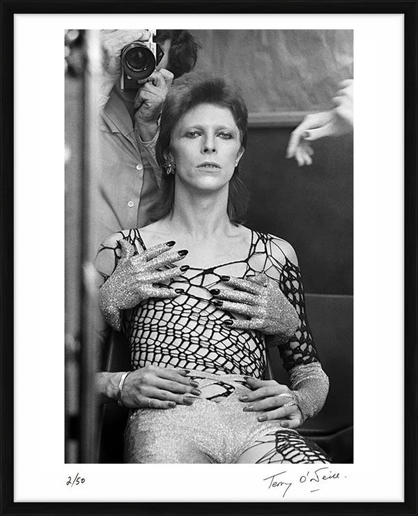 David Bowie as Ziggy Stardust with Terry O'Neill mirror reflection — Limited Edition Print, framed - Terry O'Neill