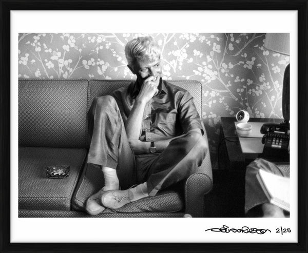 David Bowie in Hong Kong, 1983 — Limited Edition Print, framed - Denis O'Regan
