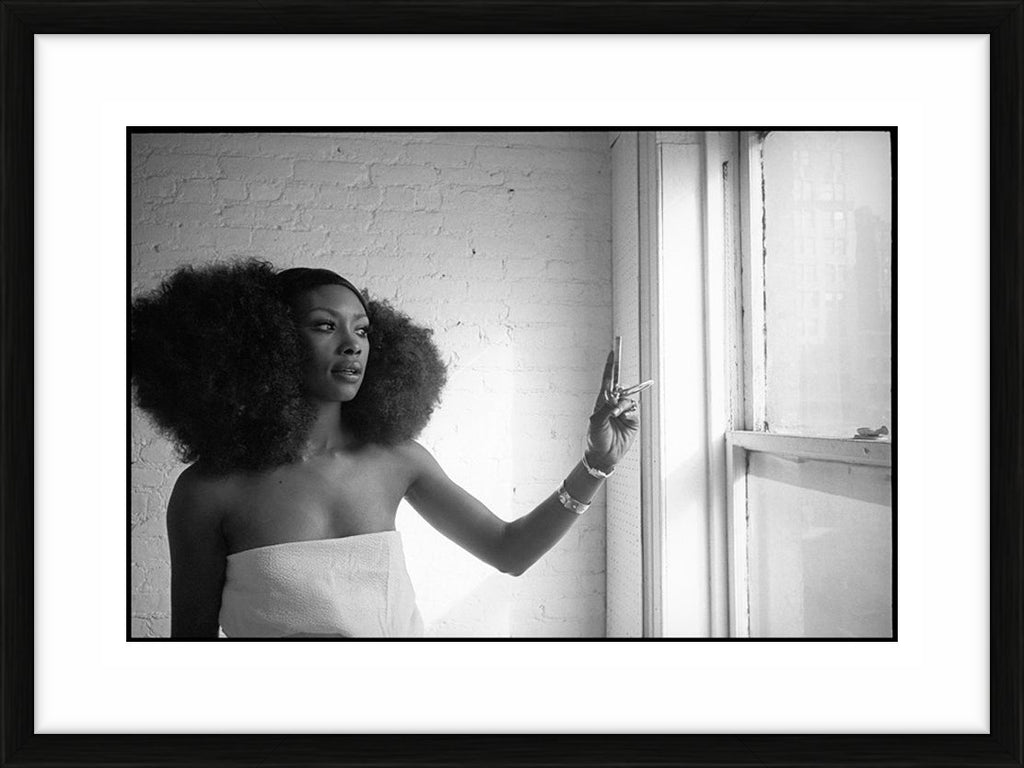 Model in Harlem, New York City, 1968 - Limited Edition Print by Eve Arnold – Limited Edition Print.