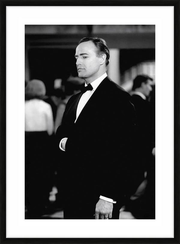 Marlon Brando during the filming of 'A Countess from Hong Kong' in England, 1966 — Limited Edition Print, framed - Eve Arnold