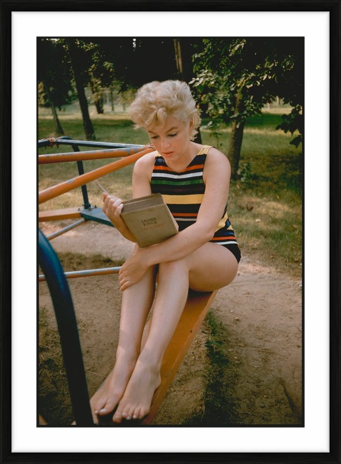 Marilyn Monroe reading Ulysses, Long Island, 1955 – Limited Edition Print by Eve Arnold – Limited Edition Print.