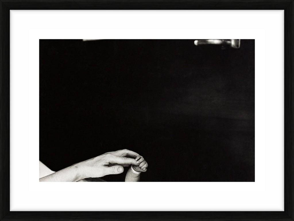 A Baby's First Five Minutes, New York, 1950s - Limited Edition Print by Eve Arnold – Limited Edition Print.