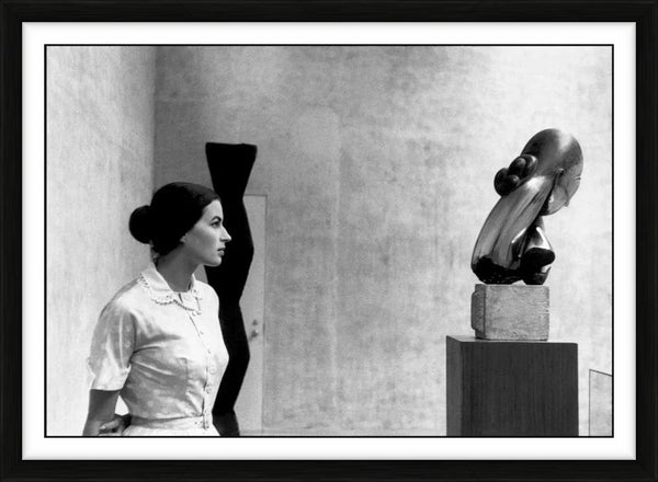 Silvana Mangano at the Met, 1956 — Limited Edition Print, framed - Eve Arnold