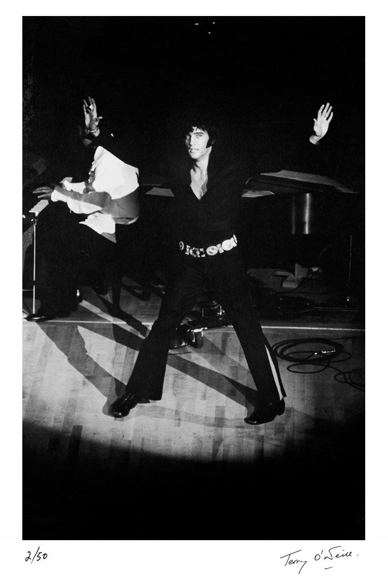 Elvis Presley at The International Hotel, 1969 by Terry O'Neill – Limited Edition Print.