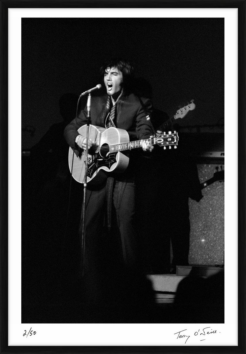 Elvis Presley during his Las Vegas residency, 1969 by Terry O'Neill – Limited Edition Print.
