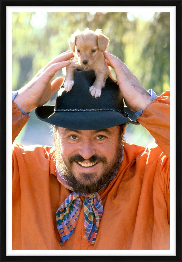 Luciano Pavarotti with a puppy - Limited Edition Print by Eva Sereny – Limited Edition Print.
