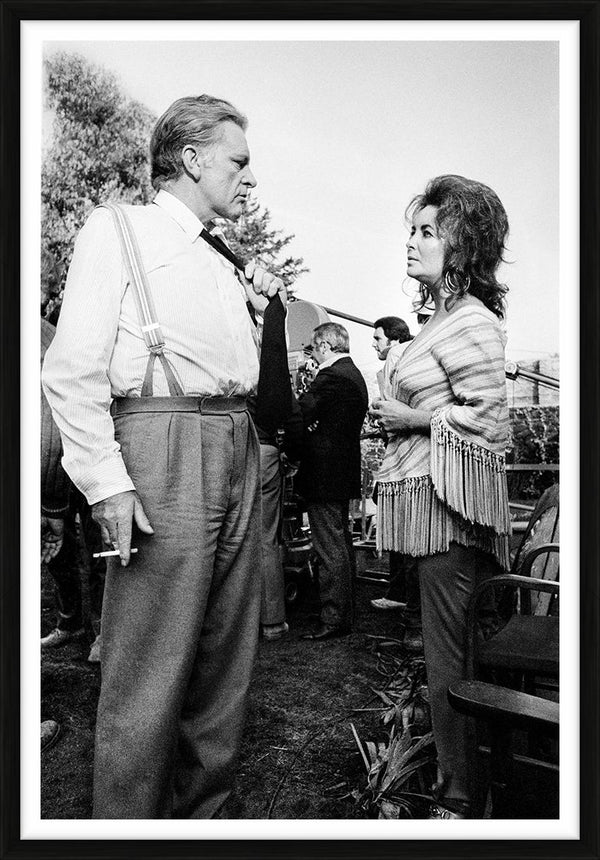 Elizabeth Taylor visiting Richard Burton on set, 1972 — Limited Edition Print, framed - Eva Sereny