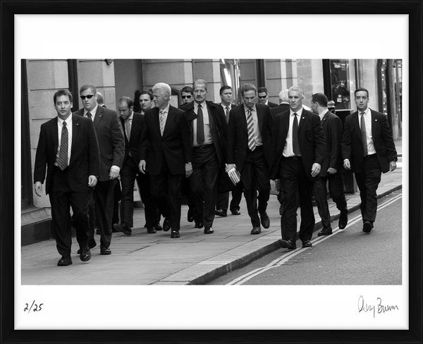 Bill Clinton walking on Jermyn Street, 2007 — Limited Edition Print, framed - Greg Brennan