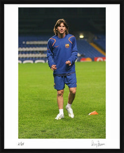 Lionel Messi at Stamford Bridge, 2006 – Limited Edition Print by Greg Brennan – Limited Edition Print.