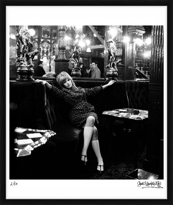 Marianne Faithfull at The Salisbury Pub, 1964 — Limited Edition Print, framed - Gered Mankowitz