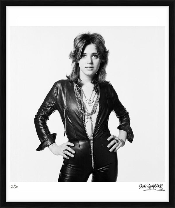 Suzi Quatro in London, 1973 — Limited Edition Print, framed - Gered Mankowitz