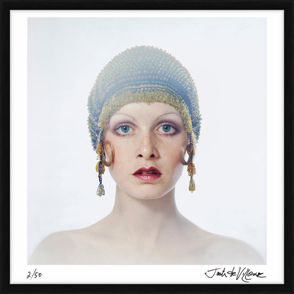 Twiggy wearing a beaded cap, circa 1971 - Limited Edition Print by Justin de Villeneuve – Limited Edition Print.