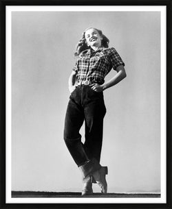 Marilyn Monroe on Zuma Beach II, California, 1946 – Limited Edition Print by Joseph Jasgur – Limited Edition Print.