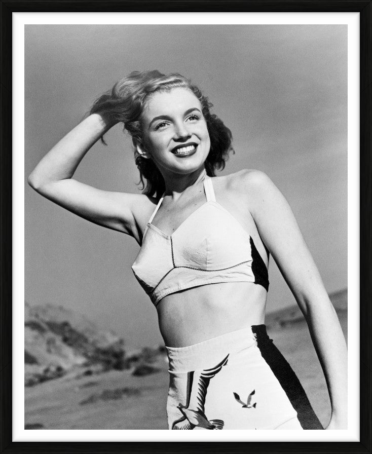 Marilyn Monroe on Zuma Beach III, California, 1946 – Limited Edition Print by Joseph Jasgur – Limited Edition Print.