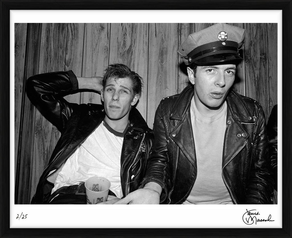 Paul Simonon & Joe Strummer backstage at the Agora Theatre, 1979 - Limited Edition Print by Janet Macoska – Limited Edition Print.