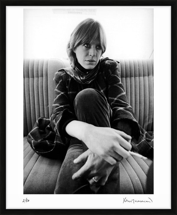 Marianne Faithfull, Manchester, 1981 — Limited Edition Print, framed - Kevin Cummins