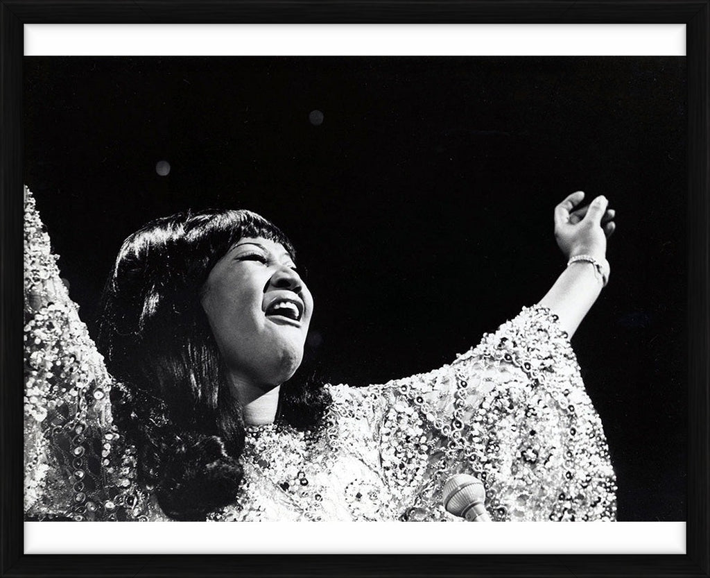Aretha Franklin performing in New York City, 1967 - Limited Edition Print by Lawrence Fried – Limited Edition Print.