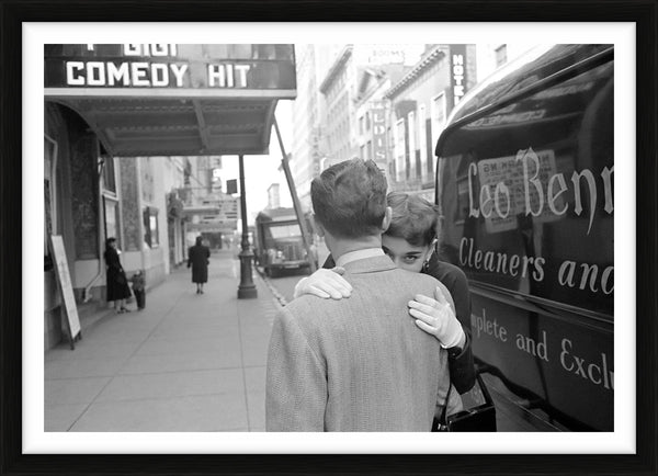 Audrey Hepburn in an embrace in front of the Fulton Theater, 1951 — Limited Edition Print, framed - Lawrence Fried