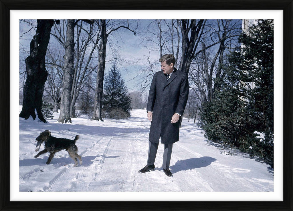 John F. Kennedy playing with his dog Charlie, 1962 - Limited Edition Print by Lawrence Fried – Limited Edition Print.