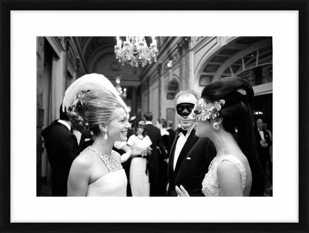 The Black & White Ball at the Plaza Hotel, 1966 - Limited Edition Print by Lawrence Fried – Limited Edition Print.