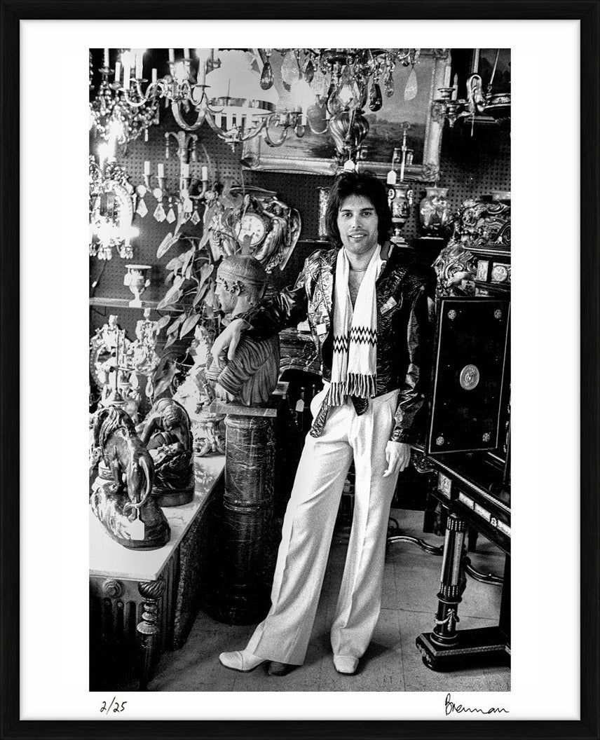 Freddie Mercury in Manhatttan, 1977 - Limited Edition Print by Michael Brennan – Limited Edition Print.