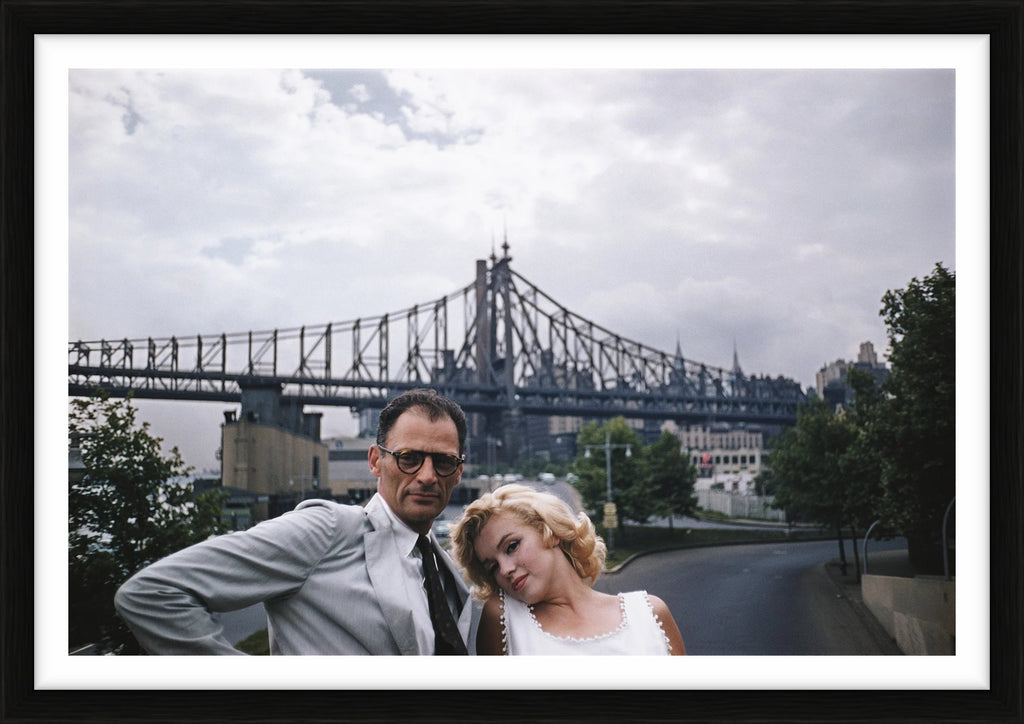 Marilyn Monroe and Arthur Miller by the Queensboro Bridge, New York 1957 - Limited Edition Print by Sam Shaw – Limited Edition Print.