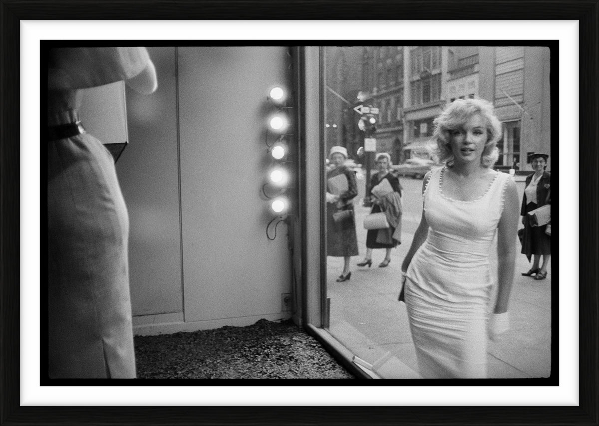 Marilyn Monroe on Fifth Avenue, New York 1957 by Sam Shaw – Limited Edition Print.