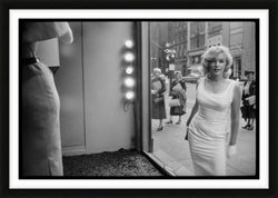 Marilyn Monroe on Fifth Avenue, New York 1957 - Limited Edition Print by Sam Shaw – Limited Edition Print.