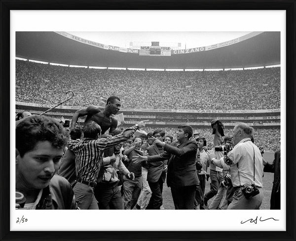 Pelé celebrating his World Cup win, 1970 — Limited Edition Print, framed - Neil Leifer