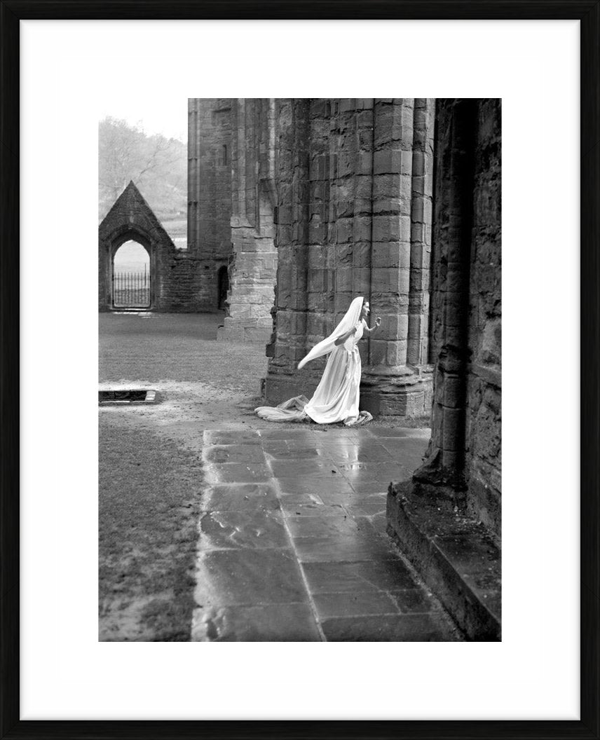 Woman in White, 1947 - Limited Edition Print by Norman Parkinson – Limited Edition Print.