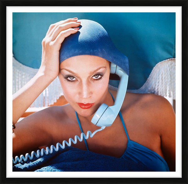 Jerry Hall takes a call in the pool, 1975 — Limited Edition Print, framed - Norman Parkinson