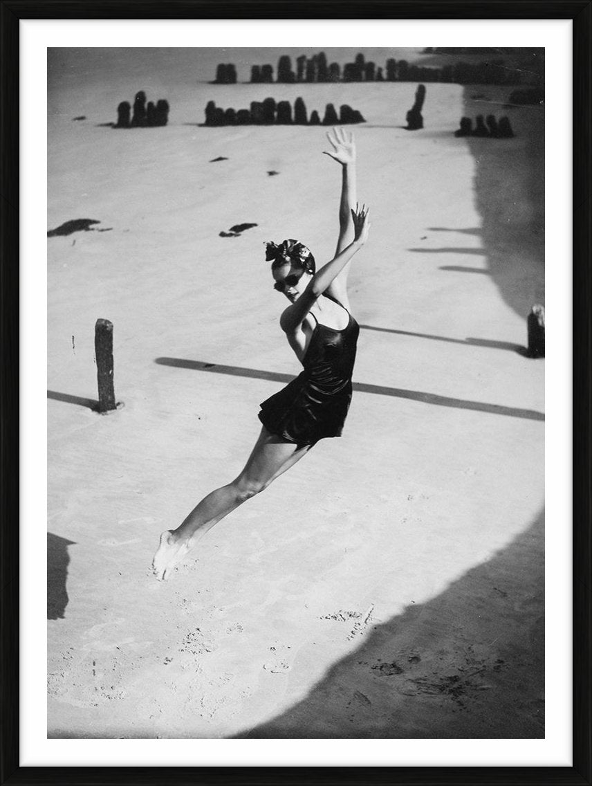 Pamela Minchin on the Isle of Wight, 1939 – Limited Edition Print by Norman Parkinson – Limited Edition Print.