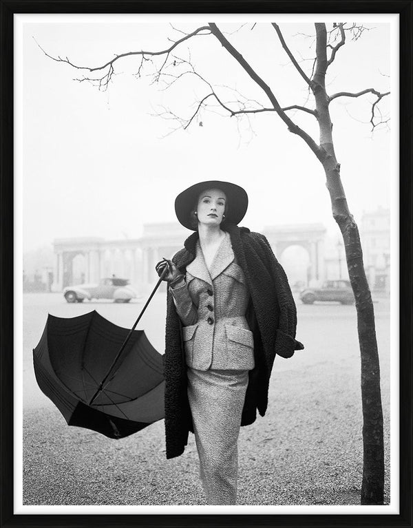 Wenda Parkinson in Hyde Park, 1951 — Limited Edition Print, framed - Norman Parkinson