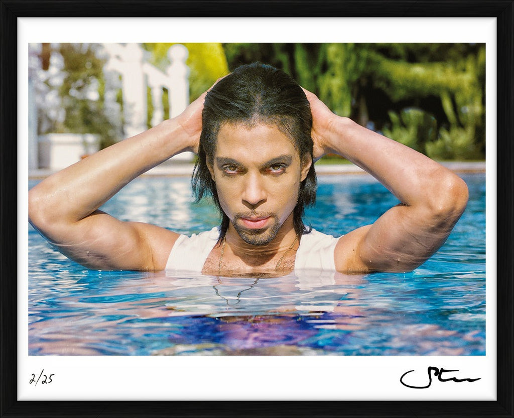 Prince posing in the pool, 1999 - Limited Edition Print by Steve Parke – Limited Edition Print.