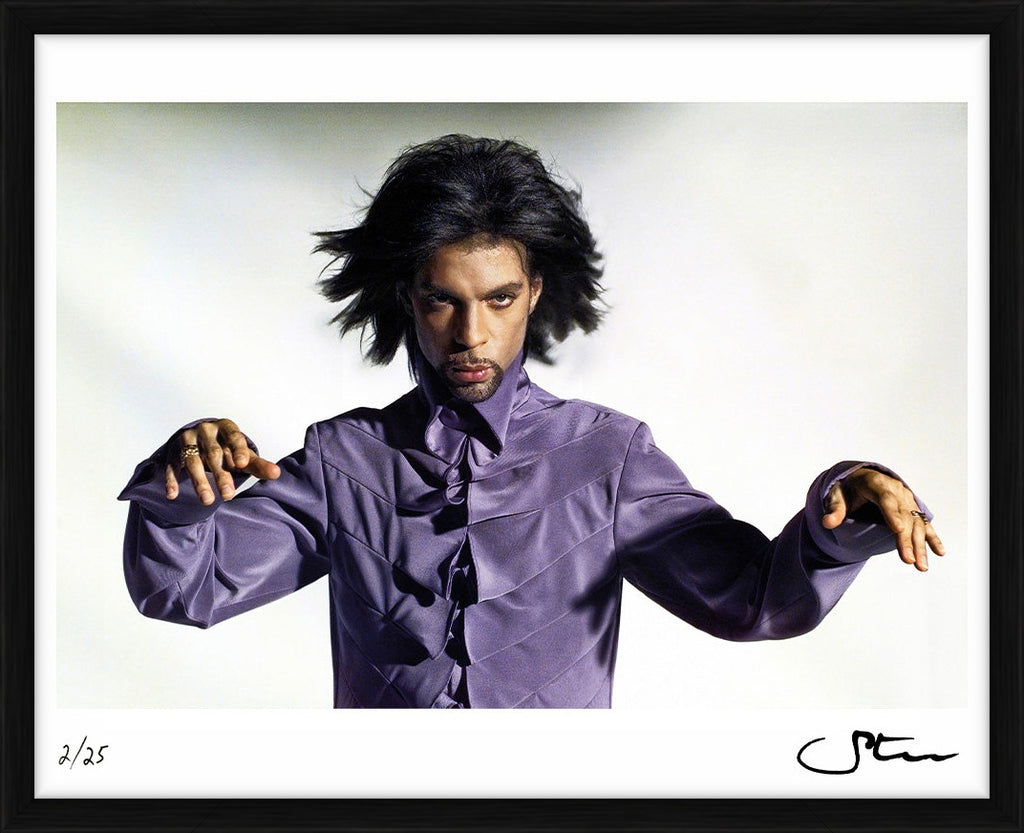 Prince posing in a purple shirt, 1999 - Limited Edition Print by Steve Parke – Limited Edition Print.