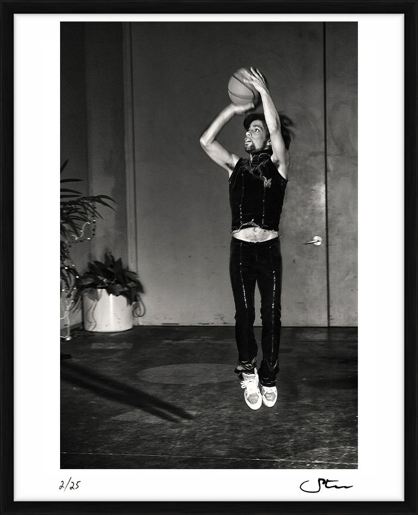 Prince playing basketball, 1999 - Limited Edition Print by Steve Parke – Limited Edition Print.