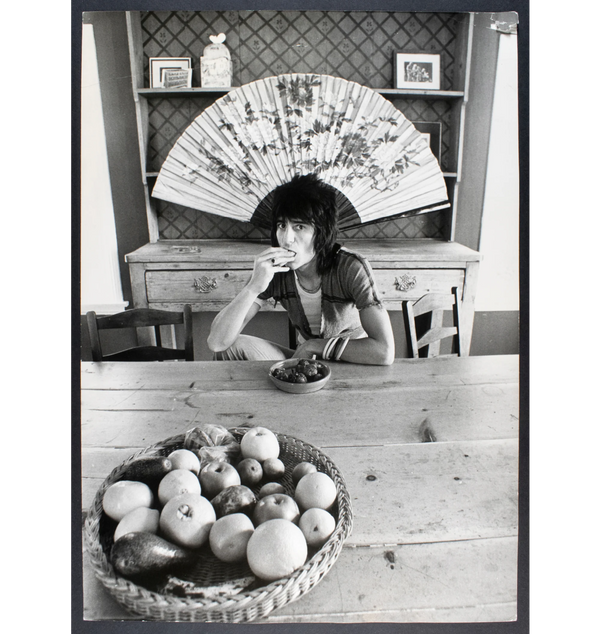 Ronnie Wood at Home, 1975 – Vintage Print
