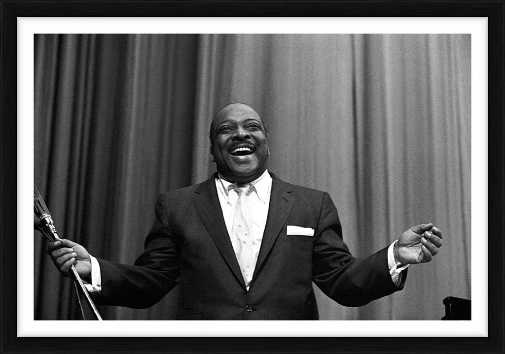 Count Basie smiling on stage – Limited Edition Print by Ted Williams – Limited Edition Print.