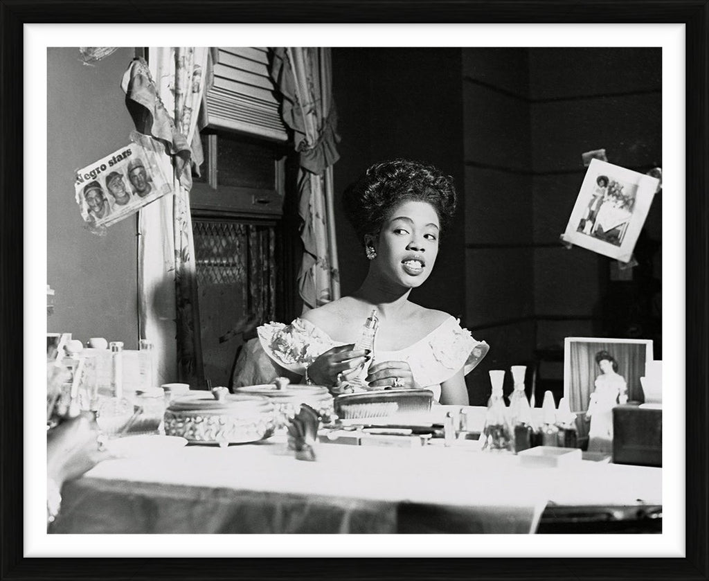 Sarah Vaughan in her dressing room, 1948 - Limited Edition Print by Ted Williams – Limited Edition Print.