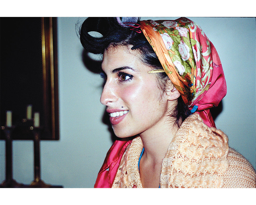 Amy Winehouse wearing rollers, 2003 — Limited Edition Print - Charles Moriarty