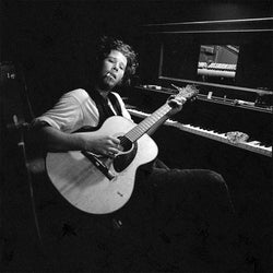 Tom Waits Closing Time photoshoot, 1972 - Limited Edition Print by Ed Caraeff – Limited Edition Print.