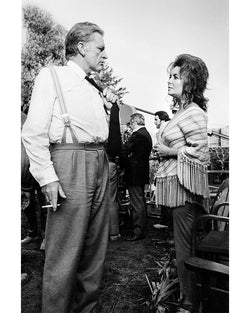 Elizabeth Taylor visiting Richard Burton on set, 1972 - Limited Edition Print by Eva Sereny – Limited Edition Print.