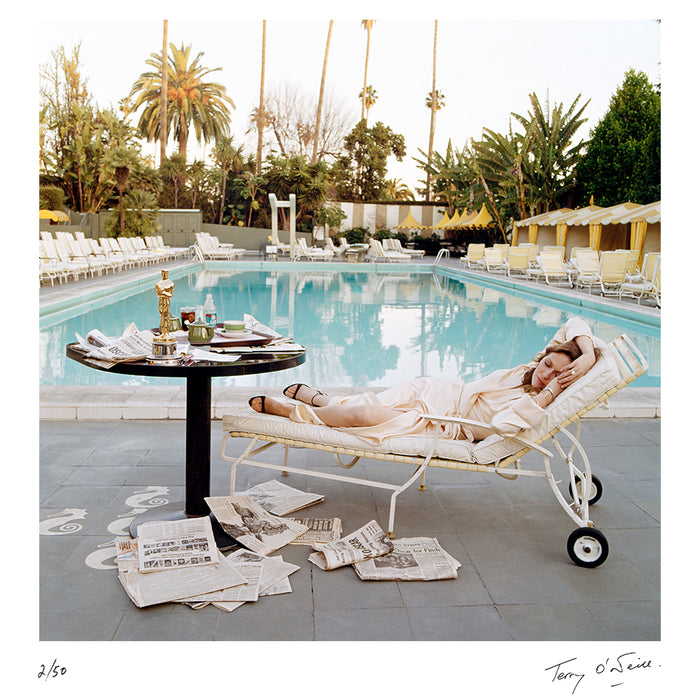 Faye Dunaway poolside in LA, 1977 — Limited Edition Print - Terry O'Neill