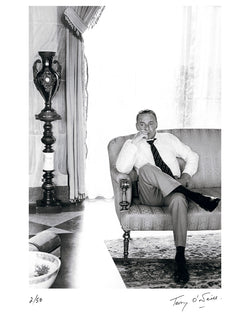 Frank Sinatra on set in Miami, 1968 - Limited Edition Print by Terry O'Neill – Limited Edition Print.
