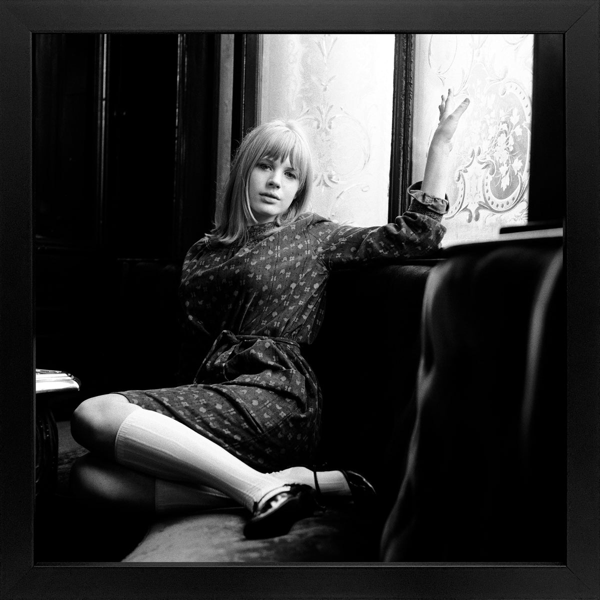 Marianne Faithfull at The Salisbury Pub, 1964 - Limited Edition Framed Print by Gered Mankowitz – Limited Edition Print.
