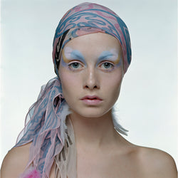 Twiggy in a Zandra Rhodes Headscarf, 1970 - Limited Edition Print by Justin de Villeneuve – Limited Edition Print.