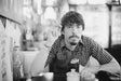 Dave Grohl at a Los Angeles diner, 1997 — Limited Edition Print - Kevin Cummins